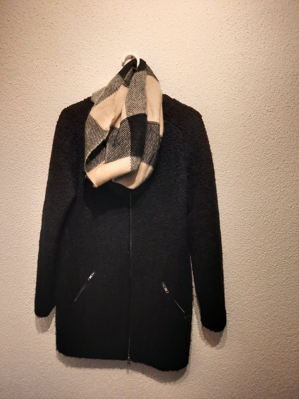 Maison Scotch Cappotti: Schwarzer Wintermantel Gr. 38, mit Schalkragen – Usato da Ibach venduto da urs_sl5h