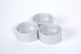 3 weisse Porzellanschalen