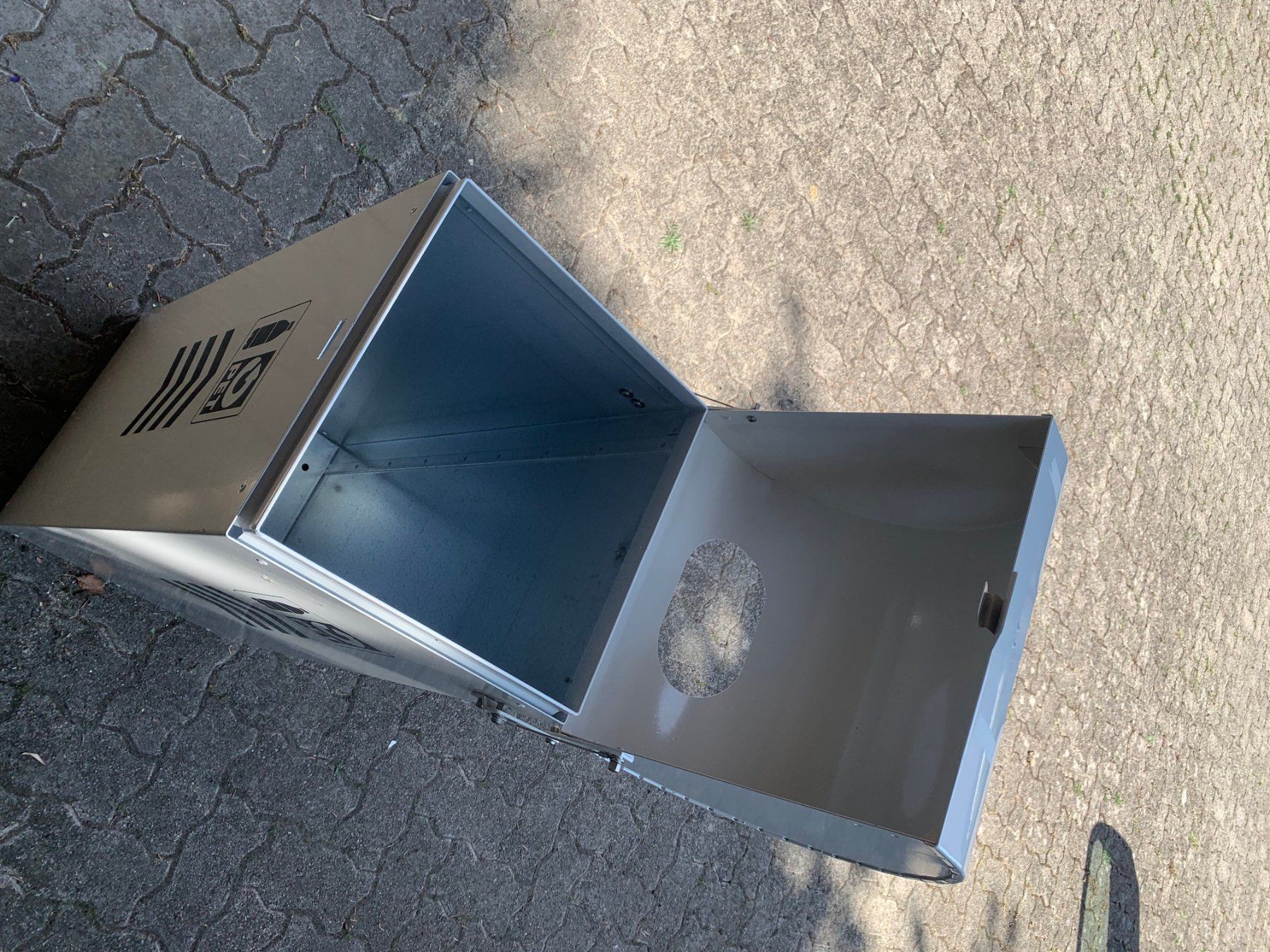 Abfalleimer: Abfalleimer PET Behälter Metall gebraucht – Gebraucht aus Wohlenschwil von Ipipei 3