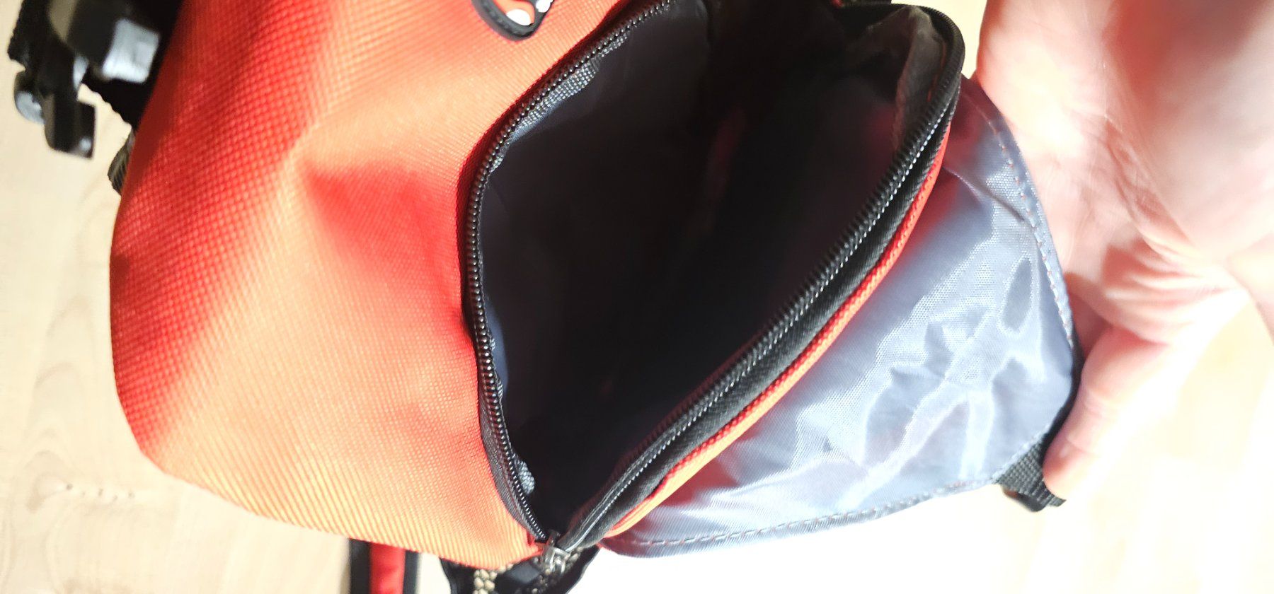 Zaini: Rote Diagonale Seitentasche (Rucksack) – Nuovo e nell'imballaggio originale da Büttikon AG venduto da PAM120319 5