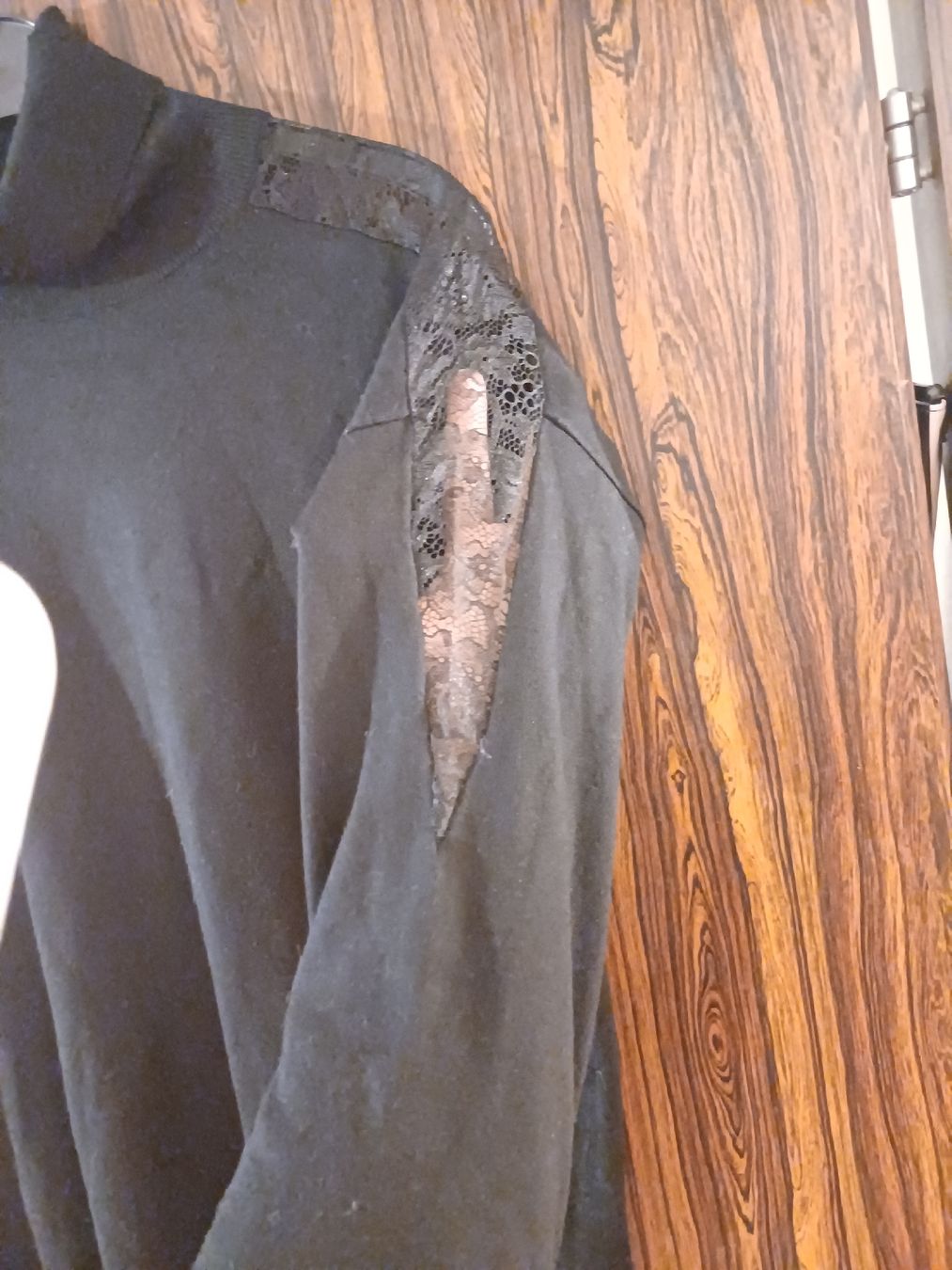Guess Maglioni & Felpe: Guess Rollkragenpullover schwarz mit Spitzen Details – Nuovo (secondo la descrizione) da Ostermundigen venduto da Loulilou86 3