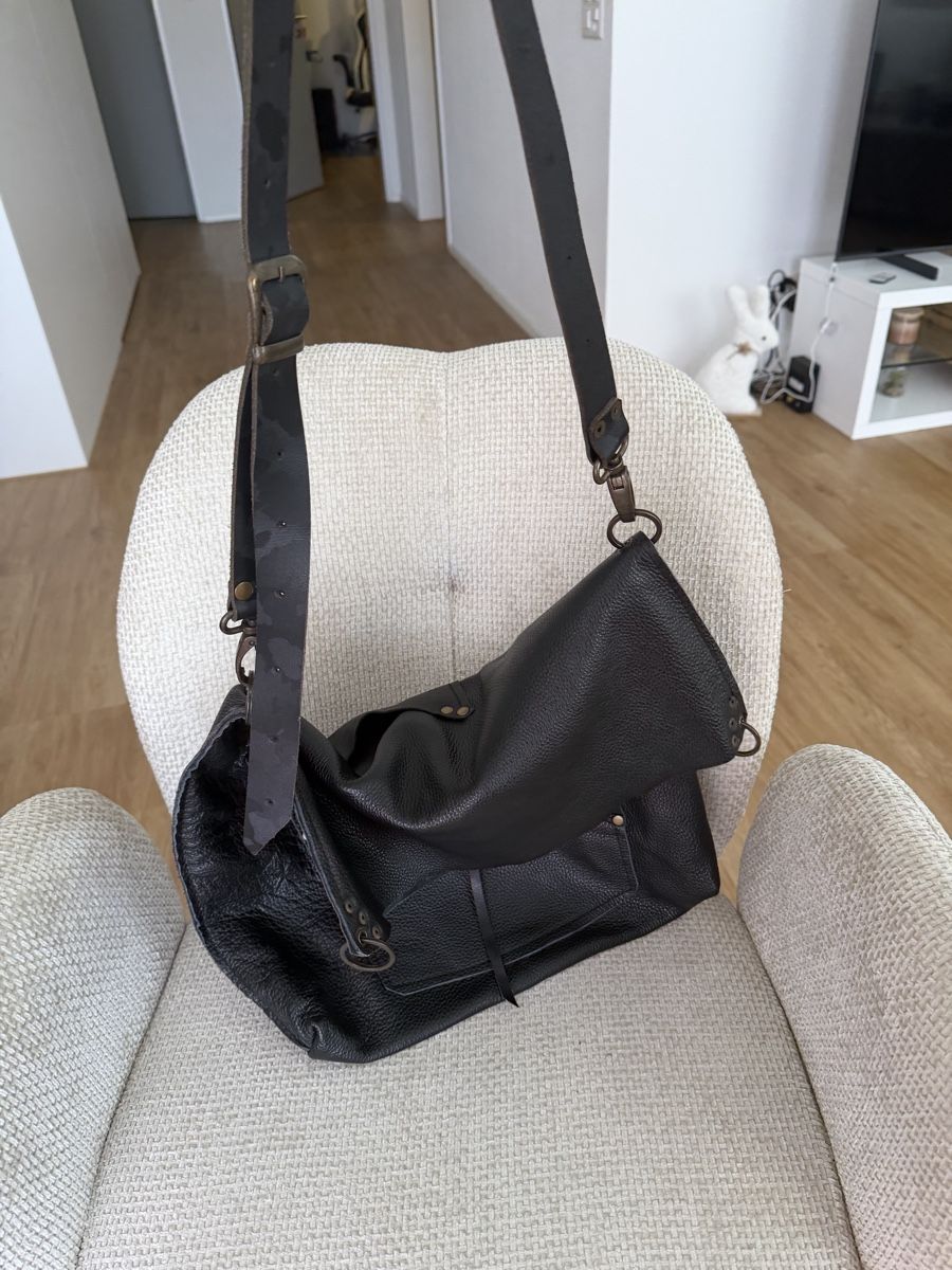 Borse da donna: Schwarze Ledertasche / Umhängetasche, gebraucht – Usato da Kefikon TG venduto da jel_72fp 1