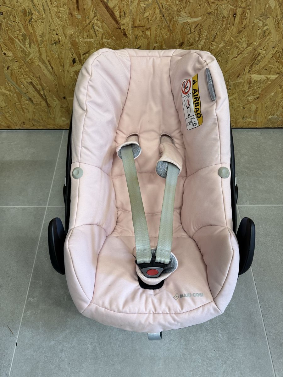 Maxi-Cosi Seggiolini per auto: Maxi-Cosi Cabriofix rose avec base 2wayFix – Usato da Genève venduto da dsi_2n2s
