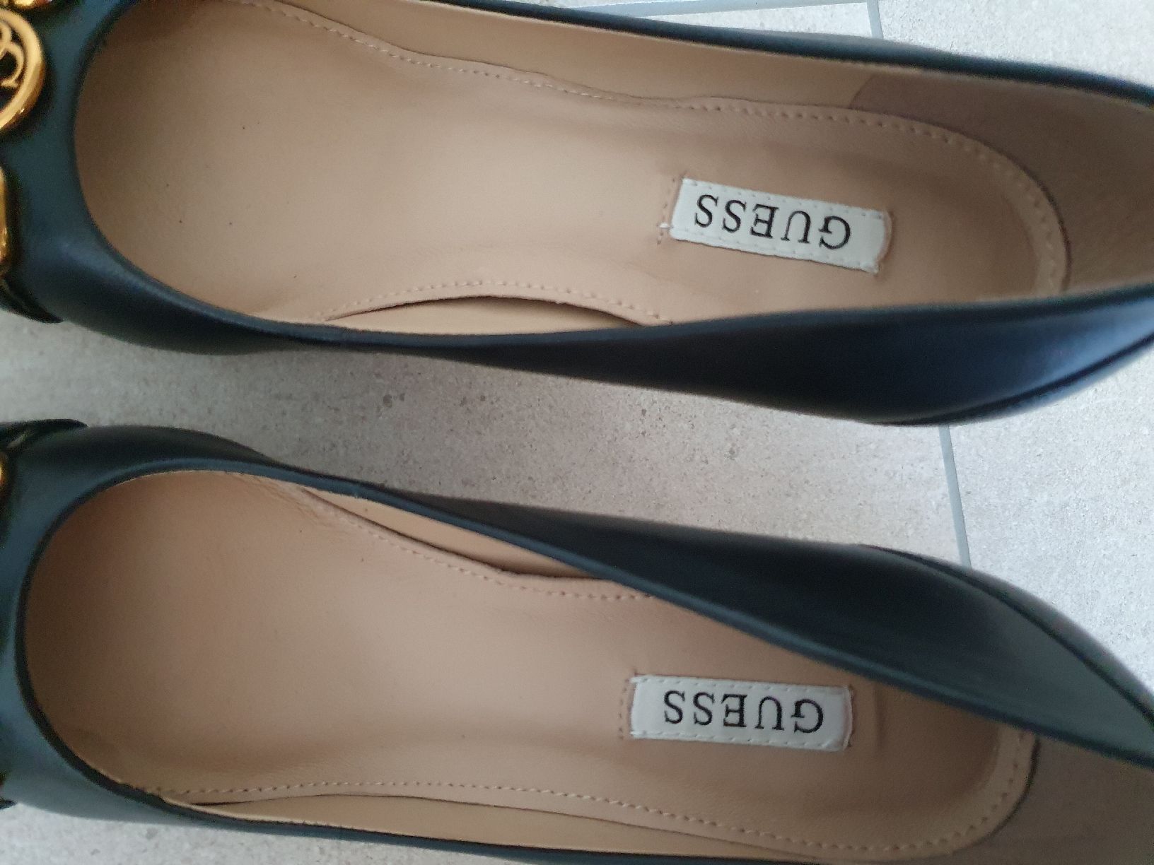 Guess Scarpe da donna: Wunderschöne Guess Pumps schwarz - gold – Nuovo (secondo la descrizione) da Wettingen venduto da __Dom__ 3