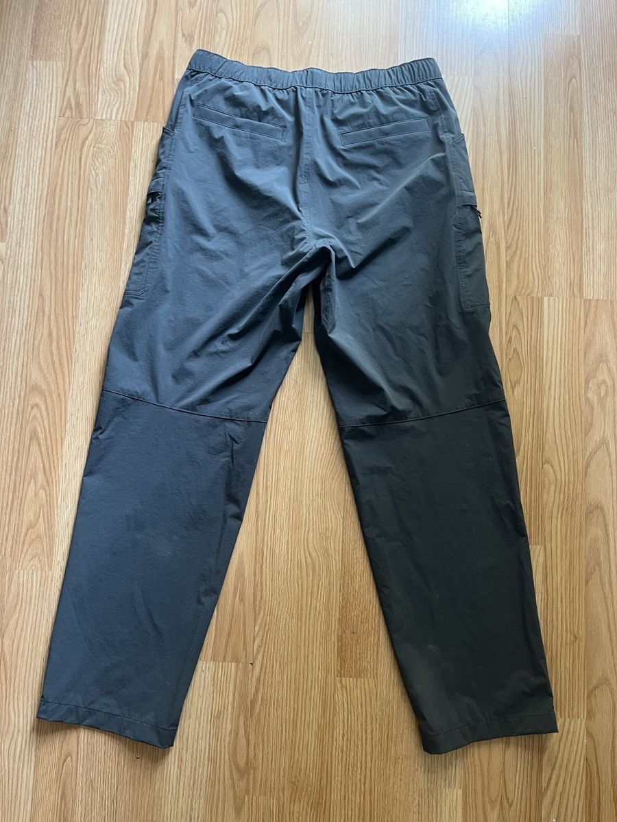 Uniqlo Pantaloni: Funktionshose/Wanderhose Uniqlo 33-36 – Usato da Zürich venduto da Mauratz 1