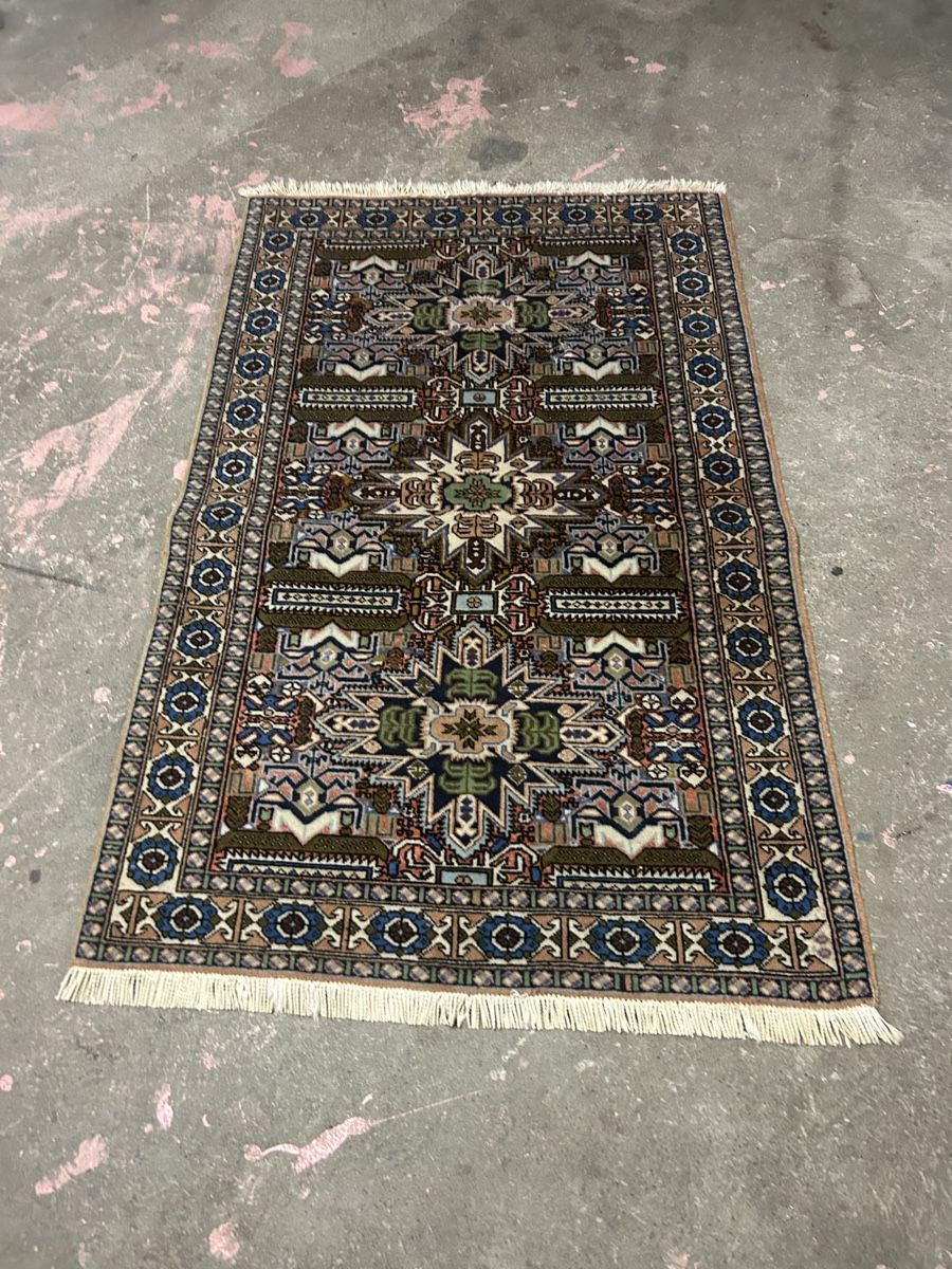 Tappeti: Teppich  – Usato da Basel venduto da Krisztina.na 1