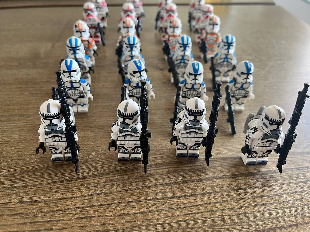 Star Wars Figurines: Star Wars Clone Armee 24x Figuren – D'occasion à Ebikon par -SwissBoost