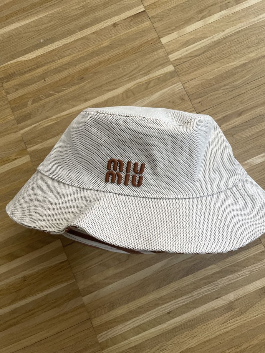 Miu Miu Copricapi, berretti & cappellini: MIUMIU Sommermütze Reversibl, – Nuovo (secondo la descrizione) da Muttenz venduto da asv_mtb8 3