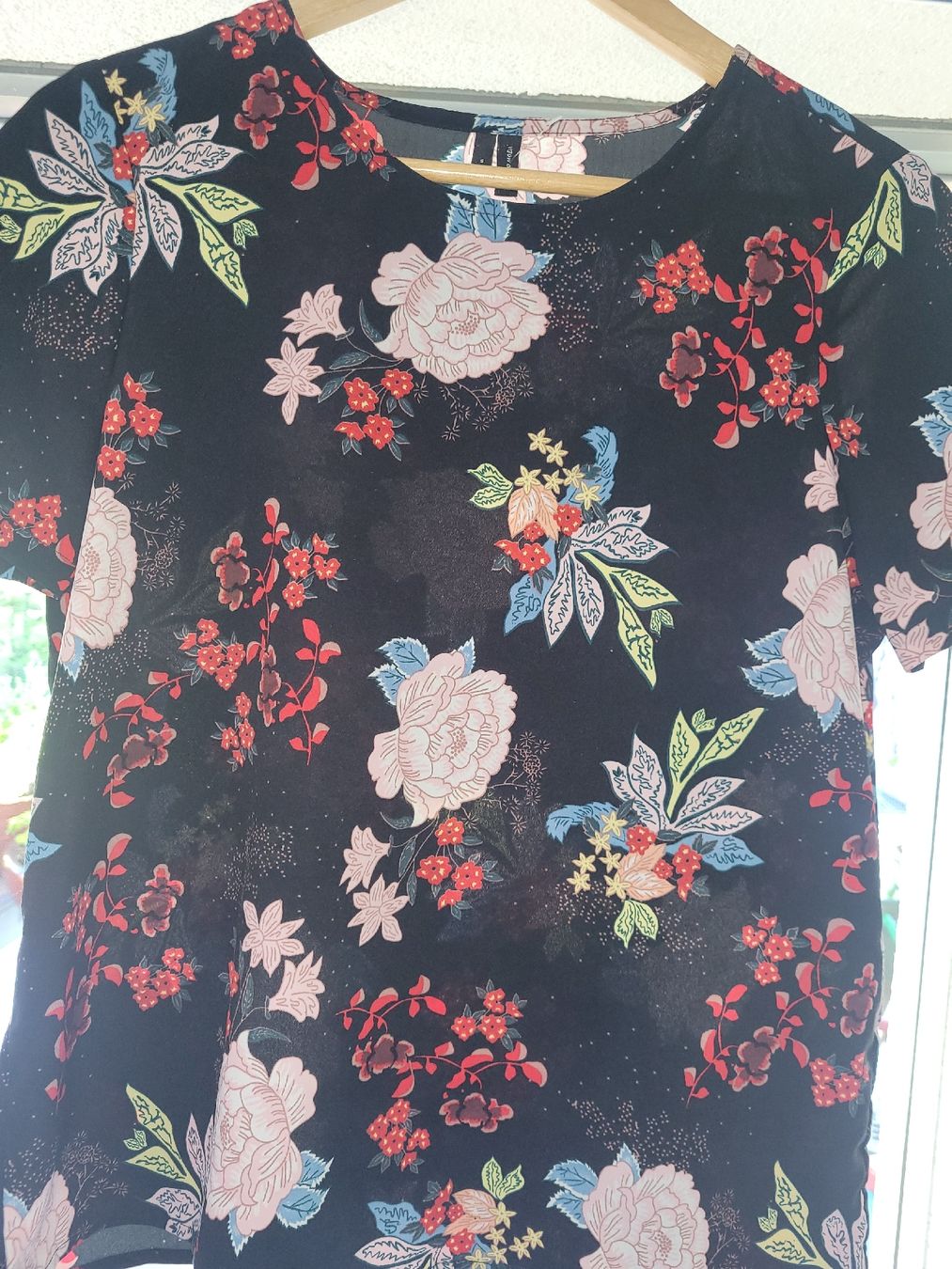 Blusen, T-Shirts & Tops: Blusenkleid Vero Moda Gr. S schwarz bunt gemustert luftig – Neu (gemäss Beschreibung) aus Bassersdorf von ism_kx95