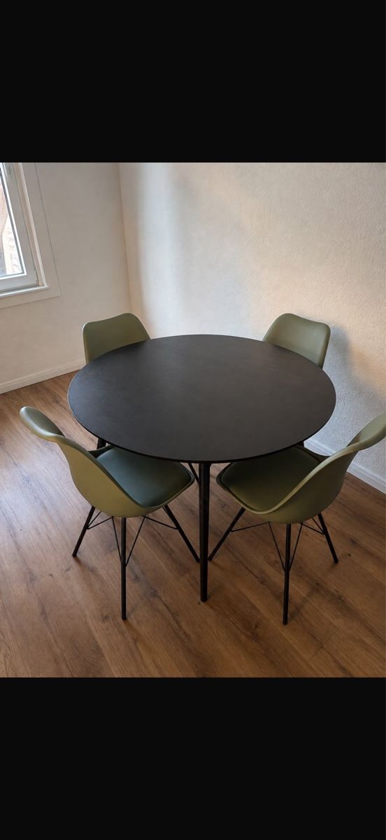 Tischset: Round Dining Table with 4 Chairs Black Green 4 Persons – Gebraucht aus Zurich von fue_q26l