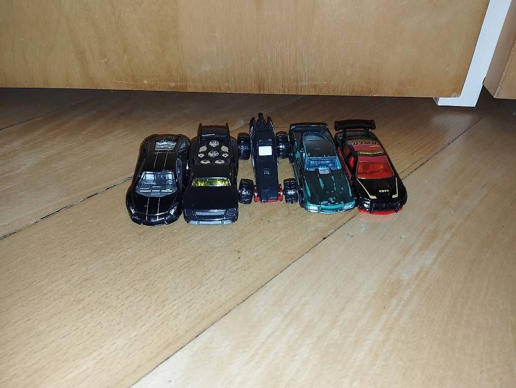 Modellini d'auto: Voitures Hot Wheels noires – Usato da La Chaux-de-Fonds venduto da Nivi