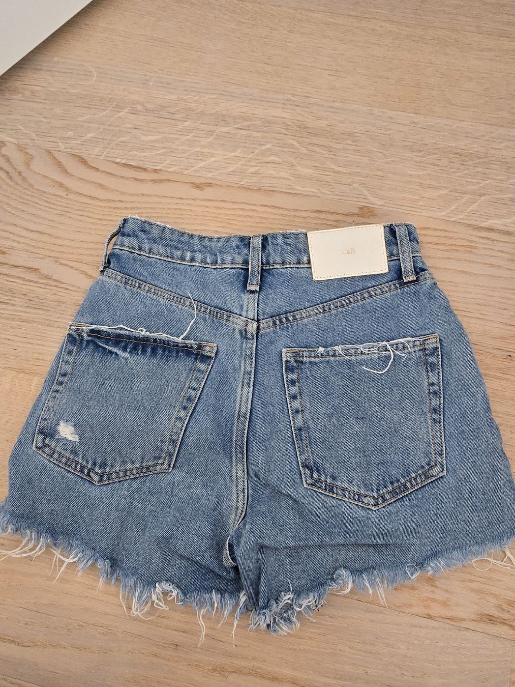 Zara Pantalons: Zara Jeans Shorts - Grösse 32 – D'occasion à Rickenbach b. Wil par Kth_v8 2