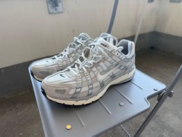 Nike P-6000 US 9.5 / EU 43 weiss / silber / grau