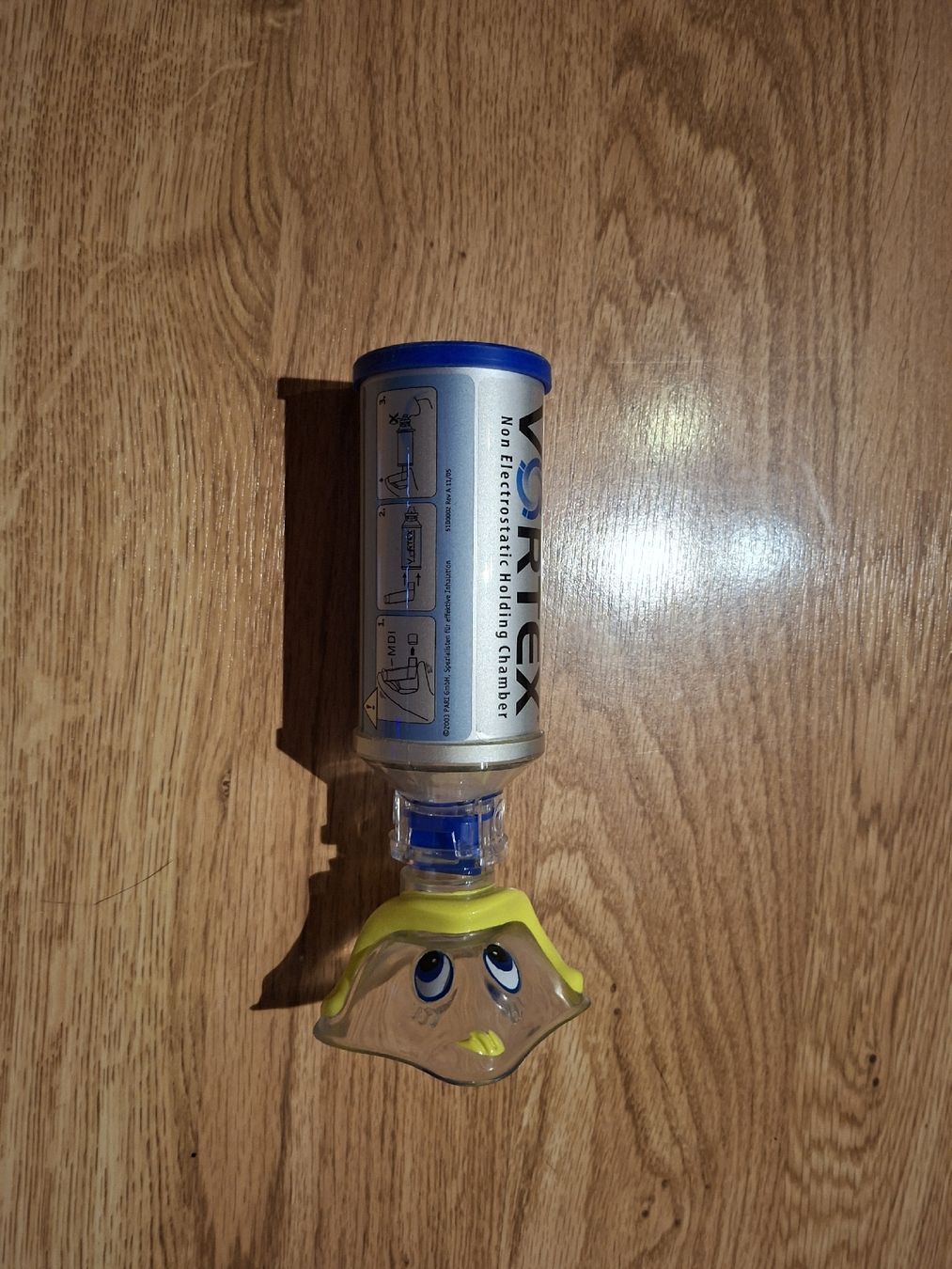 Attrezzature mediche: Vortex Inhalierhilfe (mit Kindermaske) – Usato da Hombrechtikon venduto da cyr_zz2w