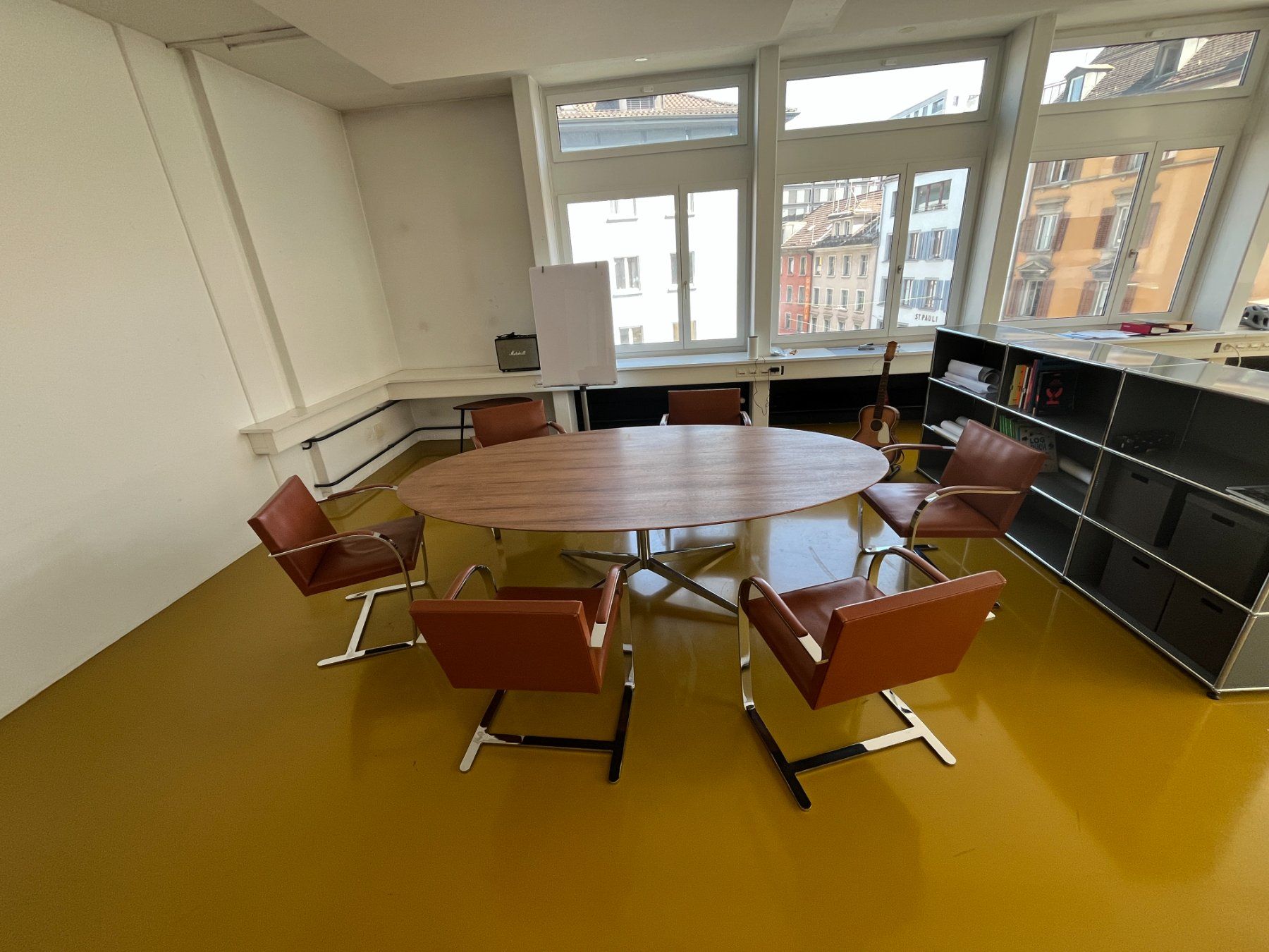 Set di tavolo e panche: Knoll Tisch mit 6 Knoll Freischwinger – Usato da Zürich venduto da ReaEggli 1