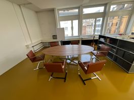 Knoll Tisch mit 6 Knoll Freischwinger