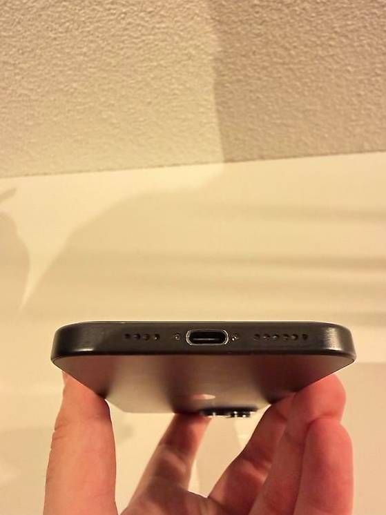 Telefoni: iphone 15 plus, 128 giga, batterie 94 % – Usato da Vuadens venduto da cam_b5db 3