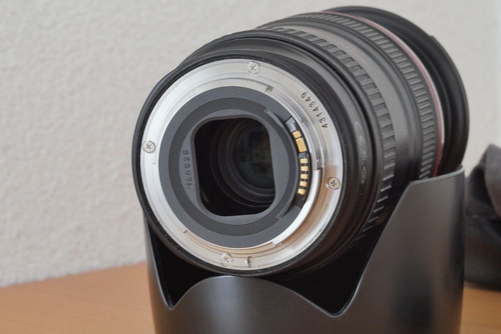 Canon 5D Mark IV Camera With Canon EF 24-105 Mm F/4 II USM Lens On A Iv Camera With Canon Ef 24 105 Mm F4 Ii Usm Lens On Hb5c66