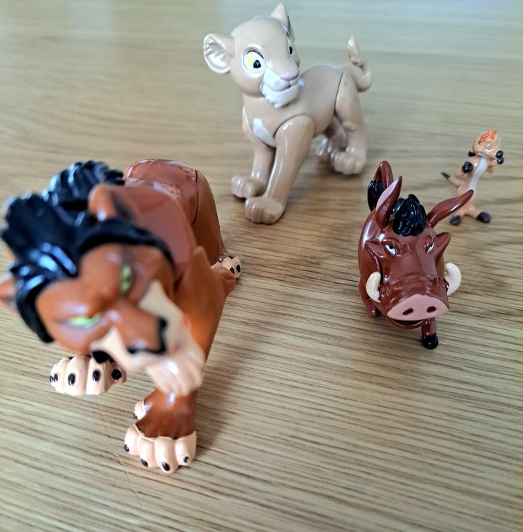 4 figurines 