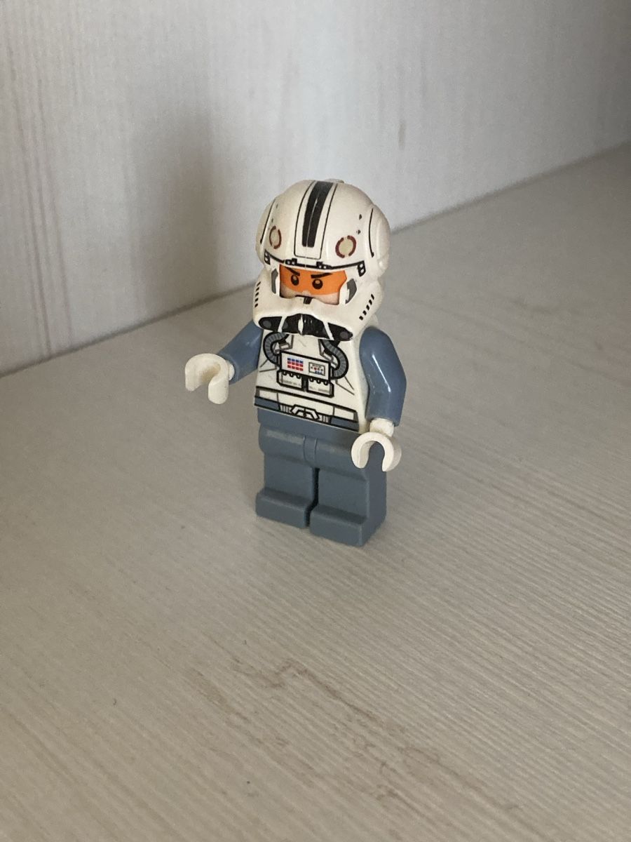 Lego Spielzeuge: LEGO Star Wars Minifigur ist ein Clone Trooper Pilot – Gebraucht aus Schafisheim von mic_79dx