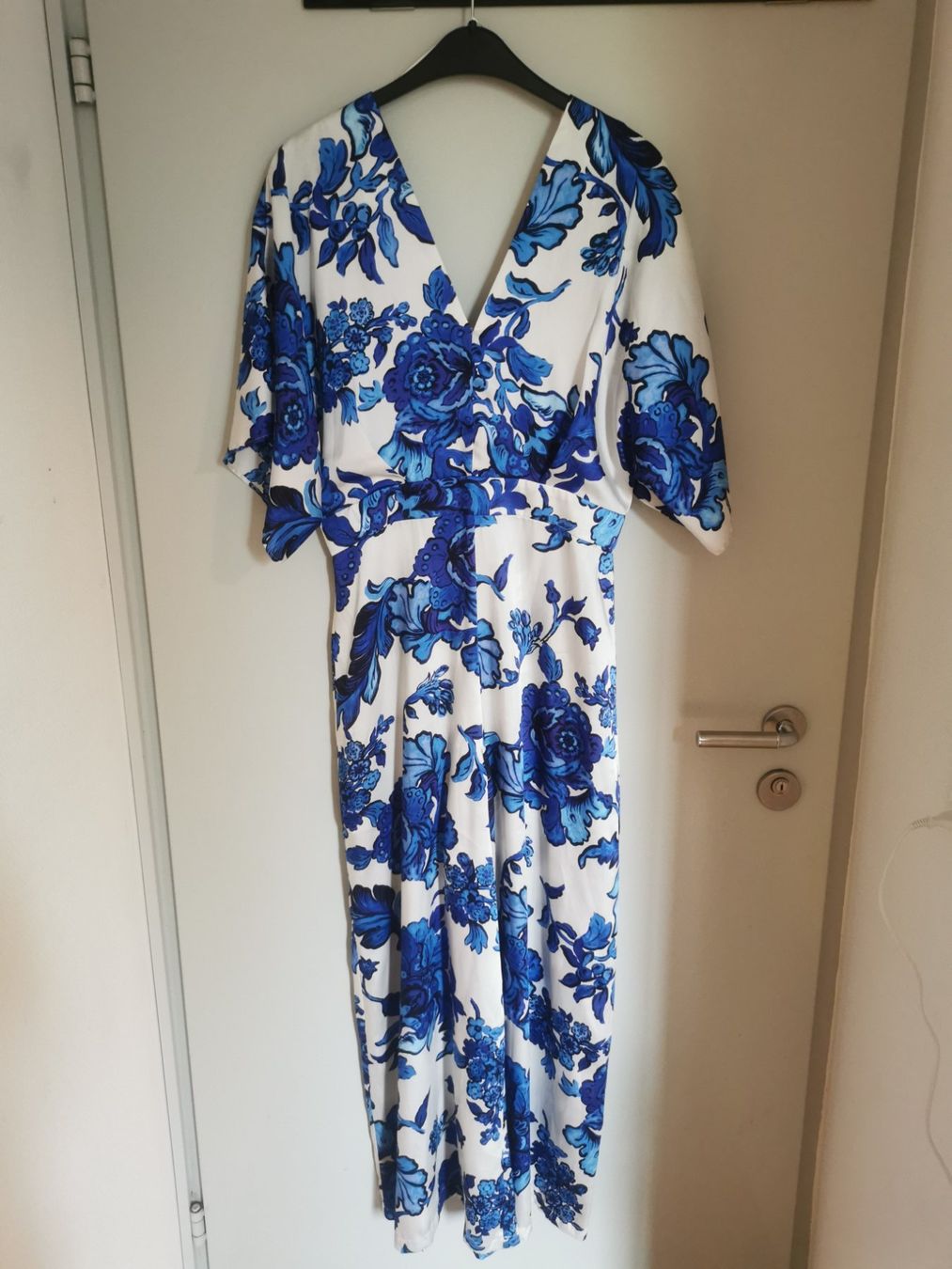 Mango Jumpsuits: Jumpsuit Mango mit Blumenmuster in Blau Weiss – Neu (gemäss Beschreibung) aus Zürich von fil_t2br 1