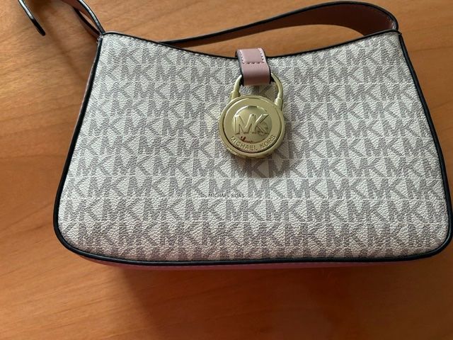 Michael Kors Sacs femmes: kleine Michael Kors Tasche rosa – D'occasion à Uerikon par Baffi785 1