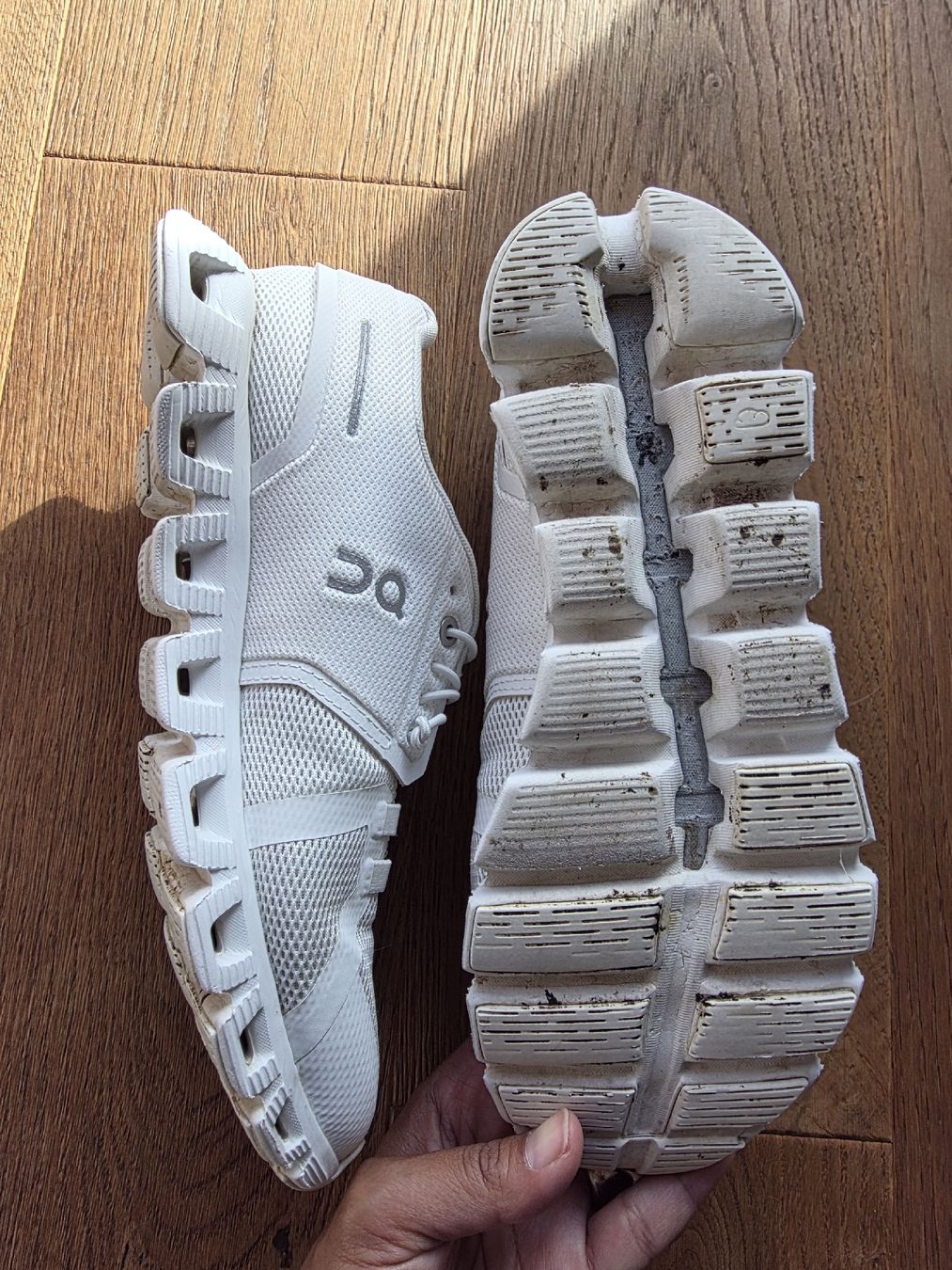 On Scarpe da donna: On Running Cloud Schuhe weiss gebraucht – Usato da Tuggen venduto da Restposten_secondh 2