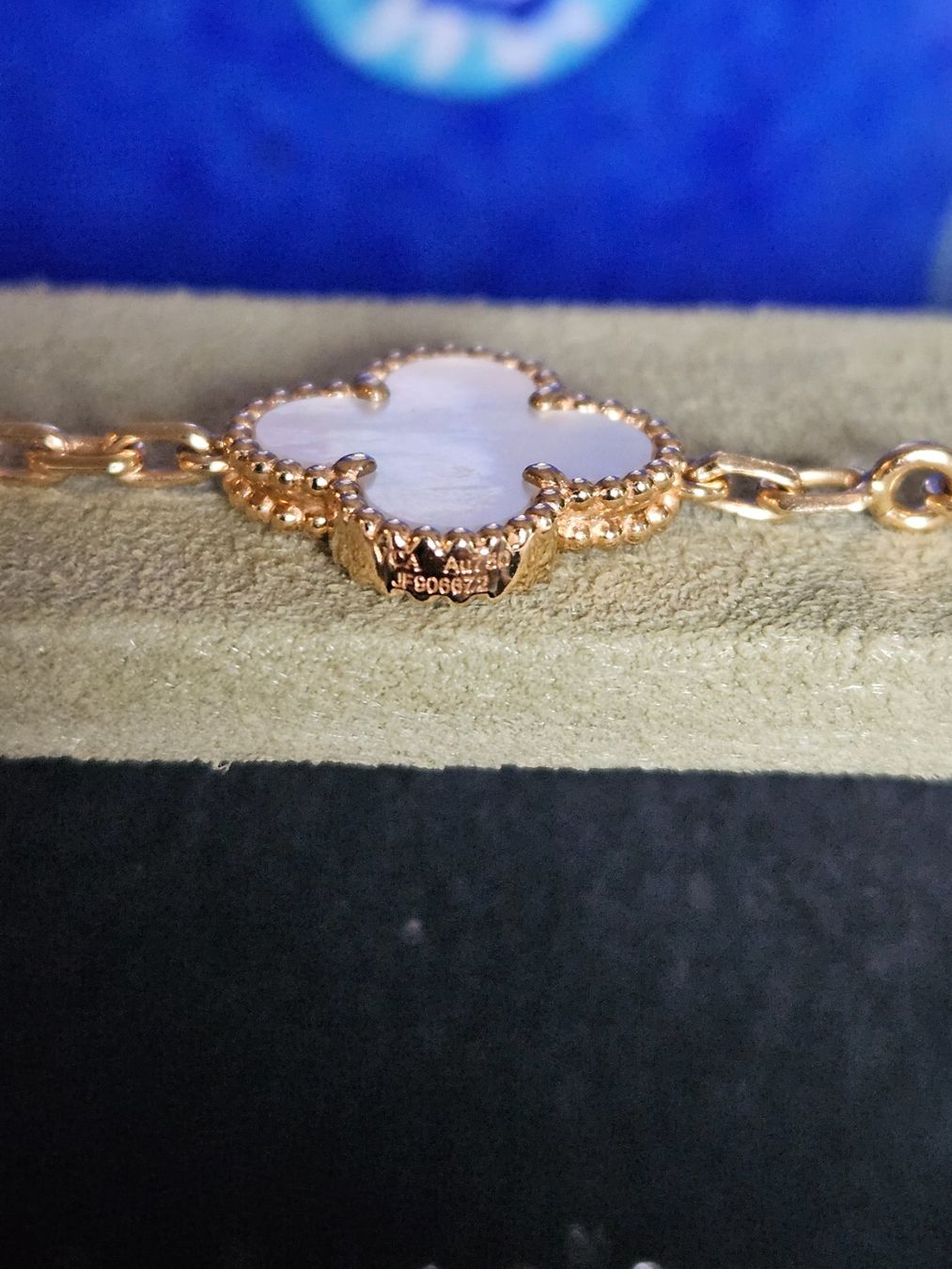Van Cleef Bracciali & Braccialetti: Van Cleef & Arpels Alhambra Nacre Bracelet  Neuwertig – Usato da Chêne-Bourg venduto da jarry1 6