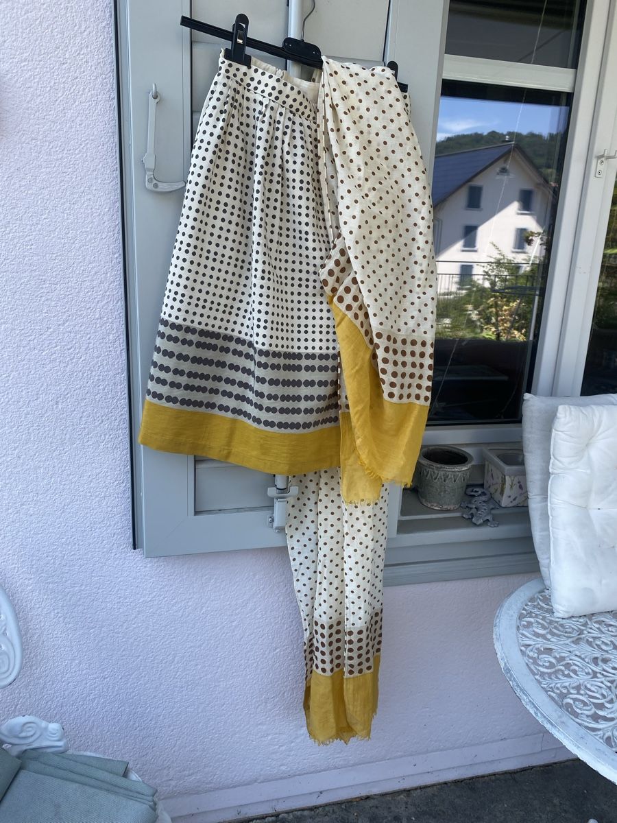 Max Mara Gonne: Max Mara Weekend  Jupe mit Schal – Usato da Mettmenstetten venduto da Eve_hy8n 1