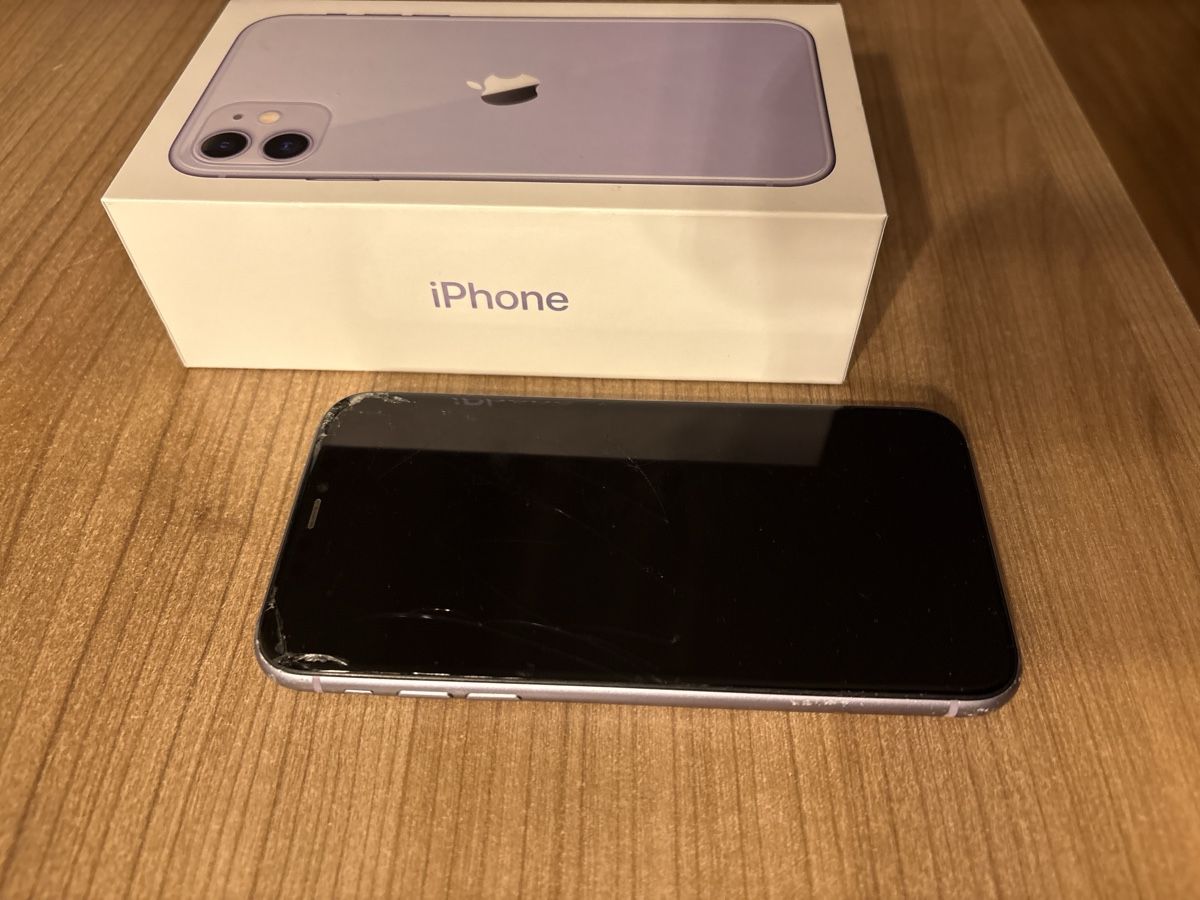 Apple Portables: Apple iPhone 11, 64 GB  – D'occasion à Zürich par S.Folino