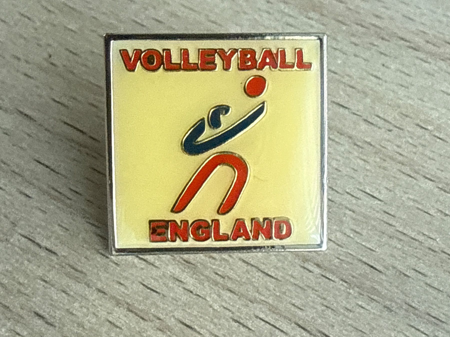 Placchette & Badge: Pin Volleyball England – Usato da Glattbrugg venduto da Schweigmatt