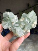 Grüner Apophyllit mit Okenit