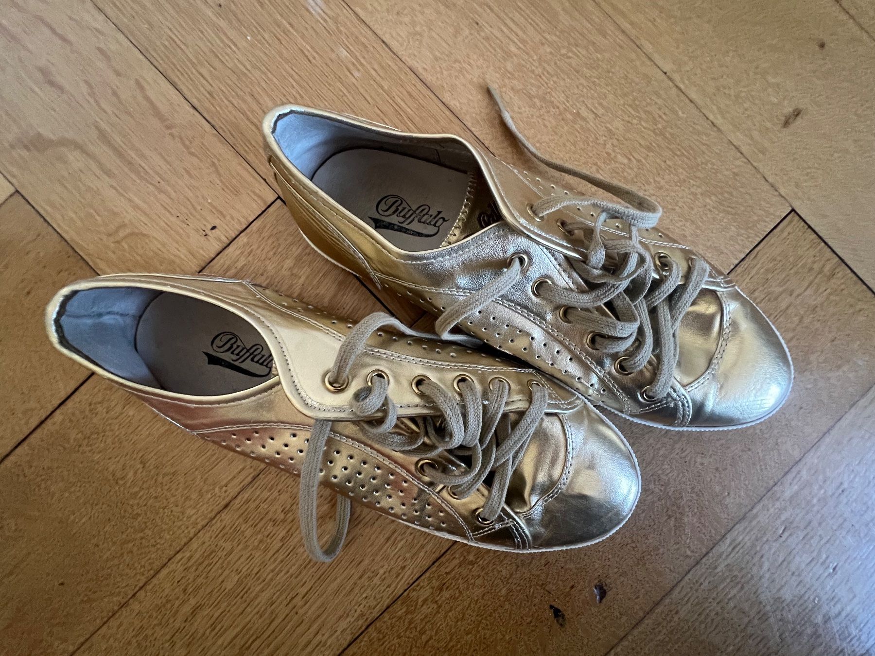 Buffalo Scarpe da donna: Buffalo Freizeitschuhe golden – Usato da Bern venduto da hmarion 1