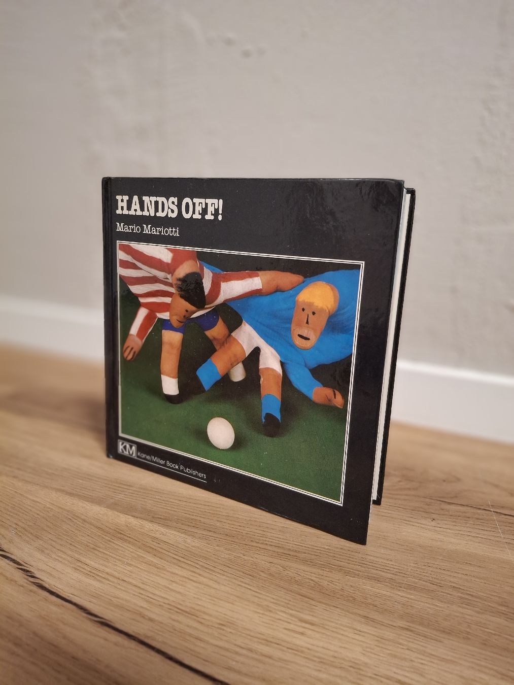 Libri: Fussball Buch HANDS OFF Mario Mariotti – Usato da Bäriswil BE venduto da vonys
