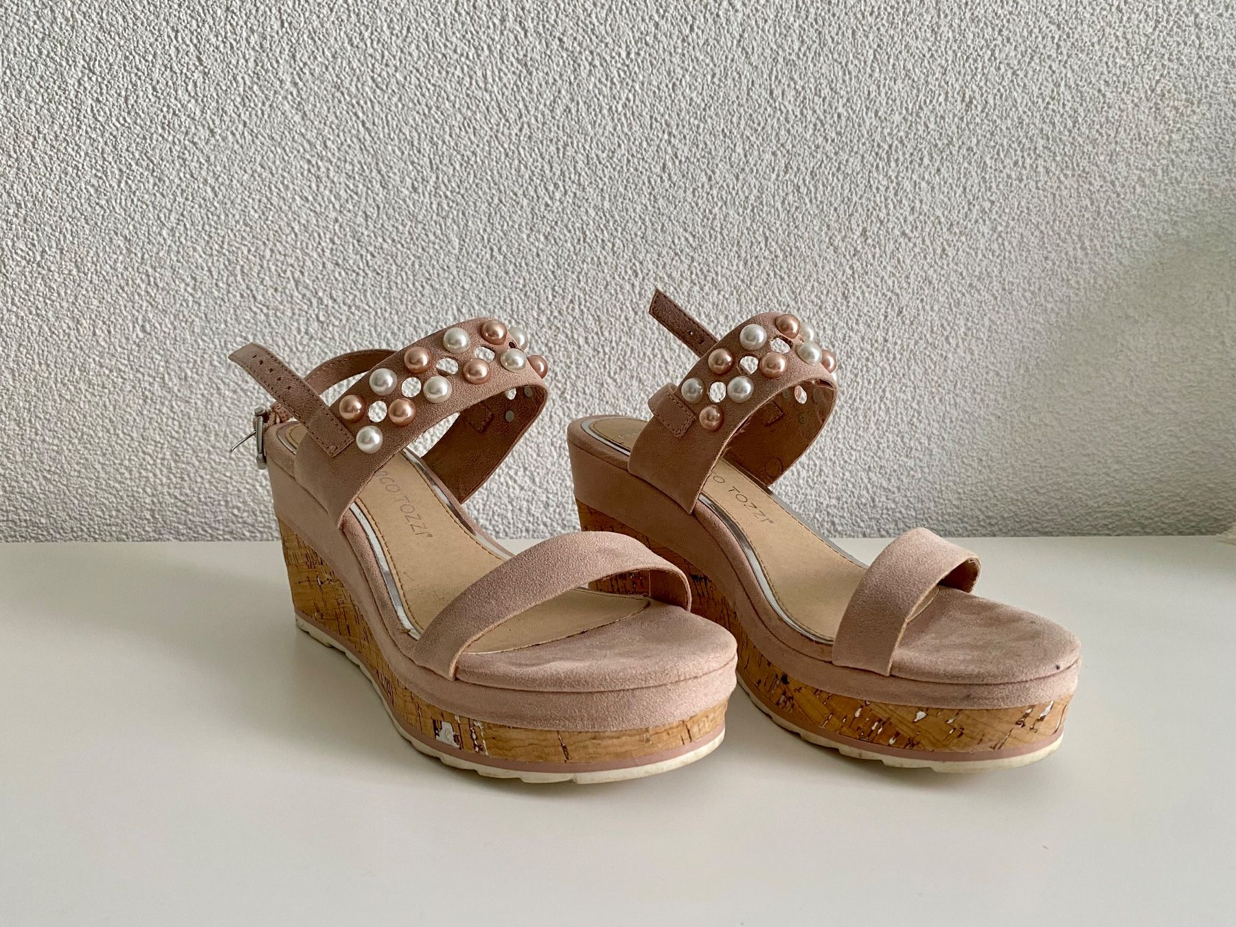 Scarpe da donna: Plateau Sandalen mit Keilabsatz (Gr. 37) – Usato da Winterthur venduto da an.ba