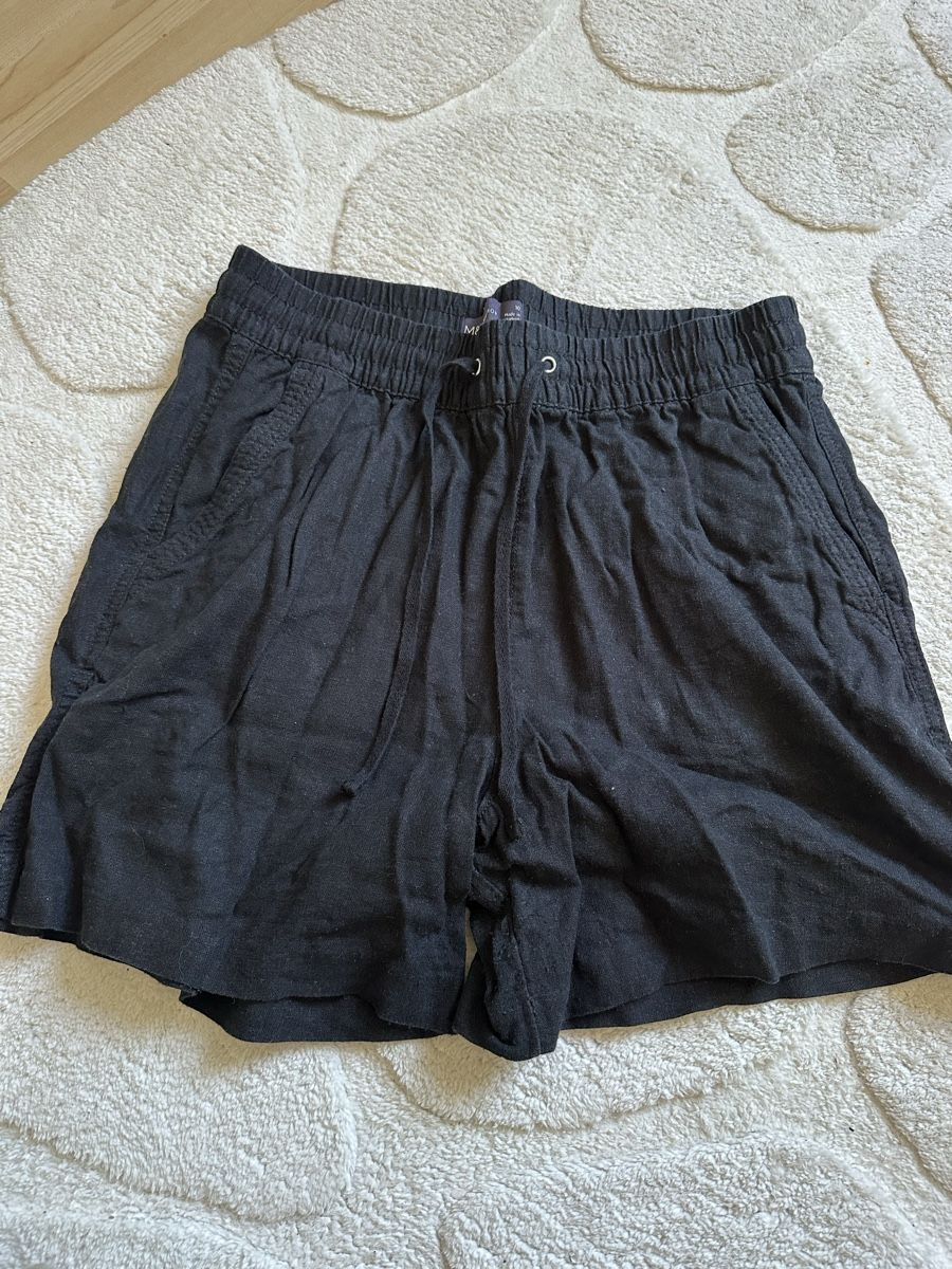 Pantalons: schwarze Shorts – D'occasion à Basel par ronjalg