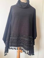 Elegante Poncho / Mantella con Dettagli Gioiello e Frange 