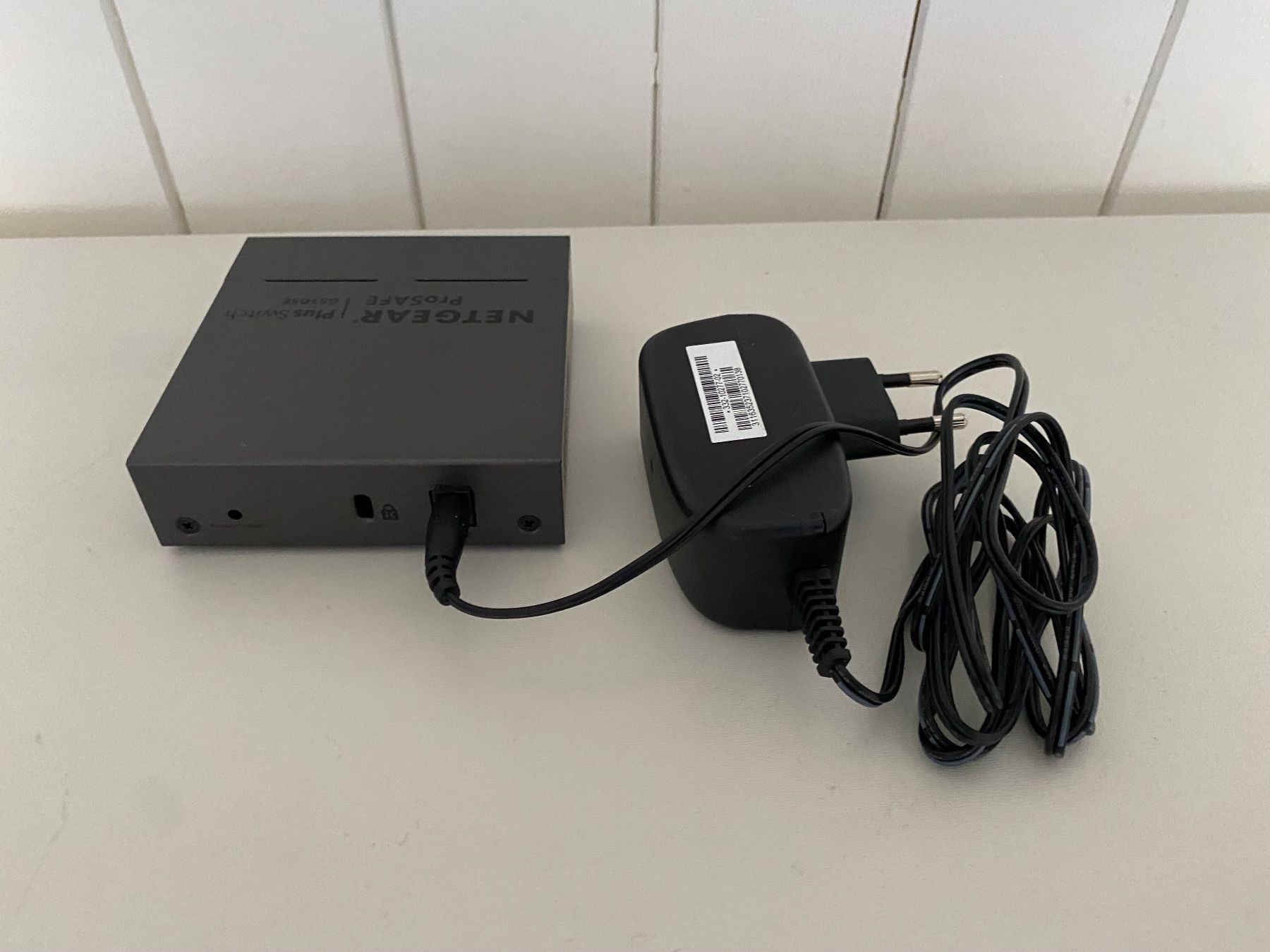 Hub & Switch: Netgear ProSAFE Plus Switch GS105e – Usato da Lungern venduto da Gjump 2
