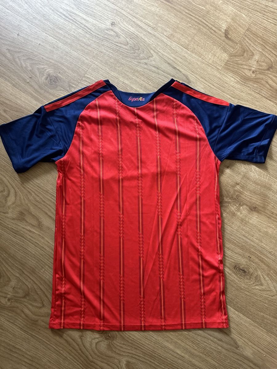 Canottiere & Pantaloni: WM2026 Trikot Spanien Grösse M mit Etikette – Nuovo e nell'imballaggio originale da Bern venduto da Gerbernamid 1