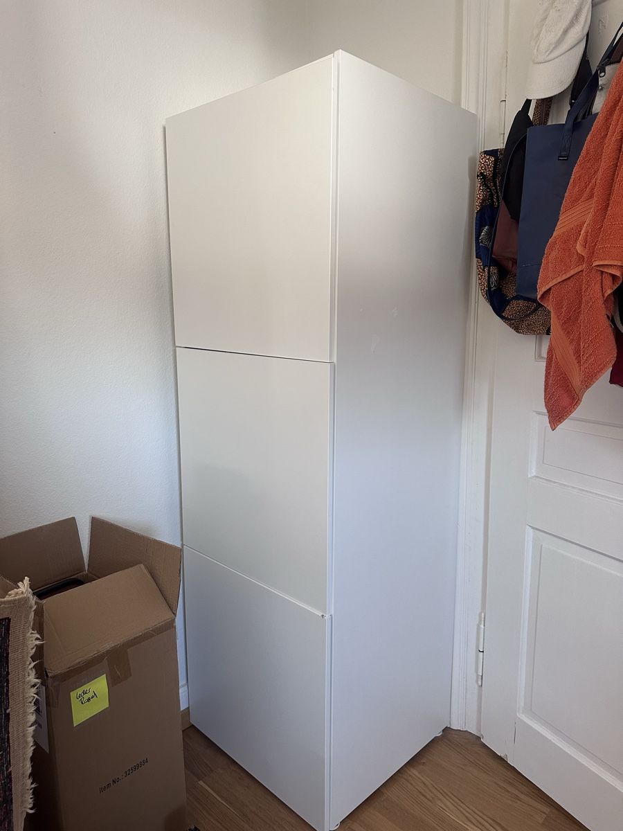 Armadi: Ikea platsa  – Nuovo (secondo la descrizione) da Zürich venduto da Nojemu