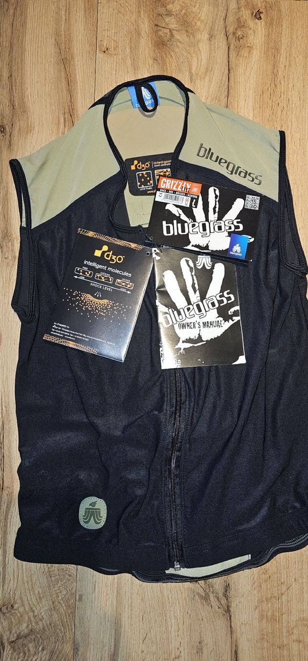 Protections: Bluegrass Grizzly Lite Protektor Set Grösse L – Neuf avec emballage d'origine à Müntschemier par Nacc90 6