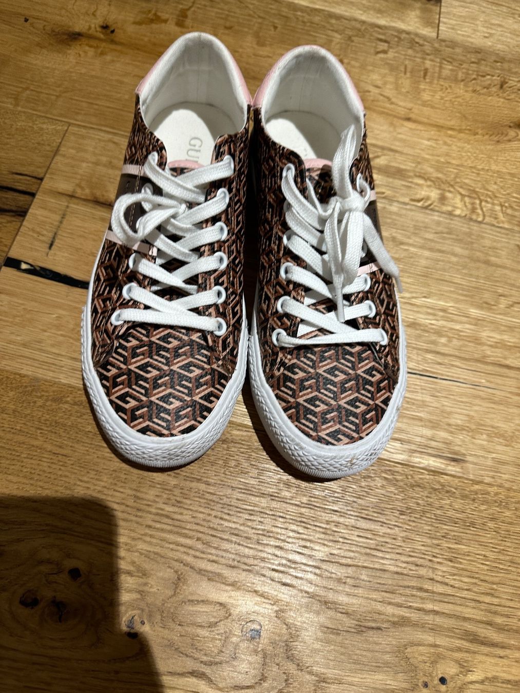 Guess Scarpe da donna: Guess sneaker – Usato da Perlen venduto da H.Spa 1