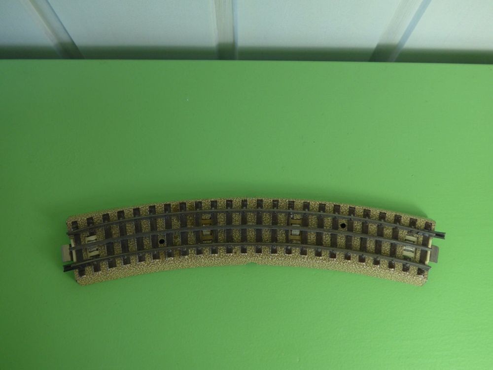 MÄRKLIN Schienen 11 x BOGEN plus (Gebraucht) in M* für CHF 6 – mit ...