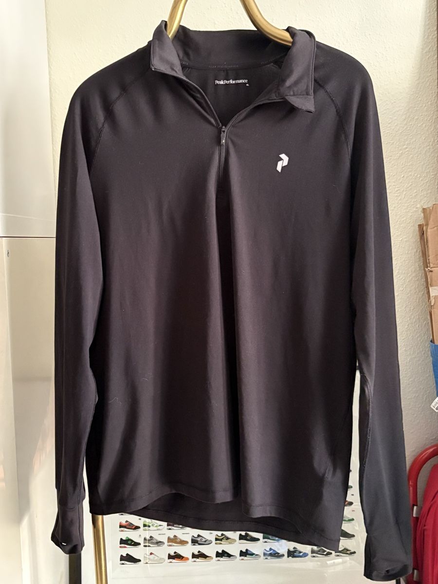 Peak Performance T-shirt: Peak Performance Spirit HZ Noir, Size XL – Usato da Neuchâtel venduto da sharposneaks