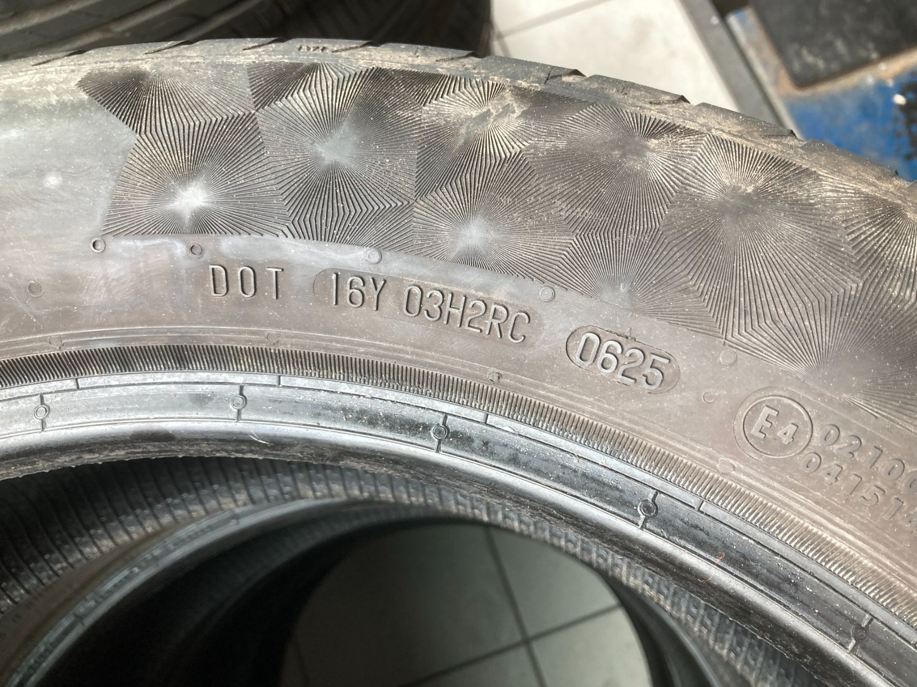 Continental Pneus & Kompletträder: 235/50R19 Sommerpneu Continental – Gebraucht aus Cham von WB2223 4