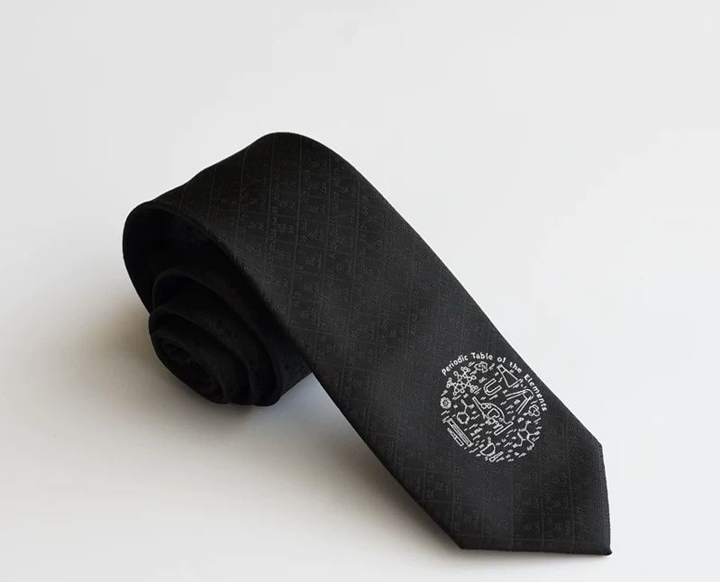 Cravatte: Completely new Tie -Periodic Table of chemistry Elements – Nuovo e nell'imballaggio originale da Basel venduto da 550_ckp6 1