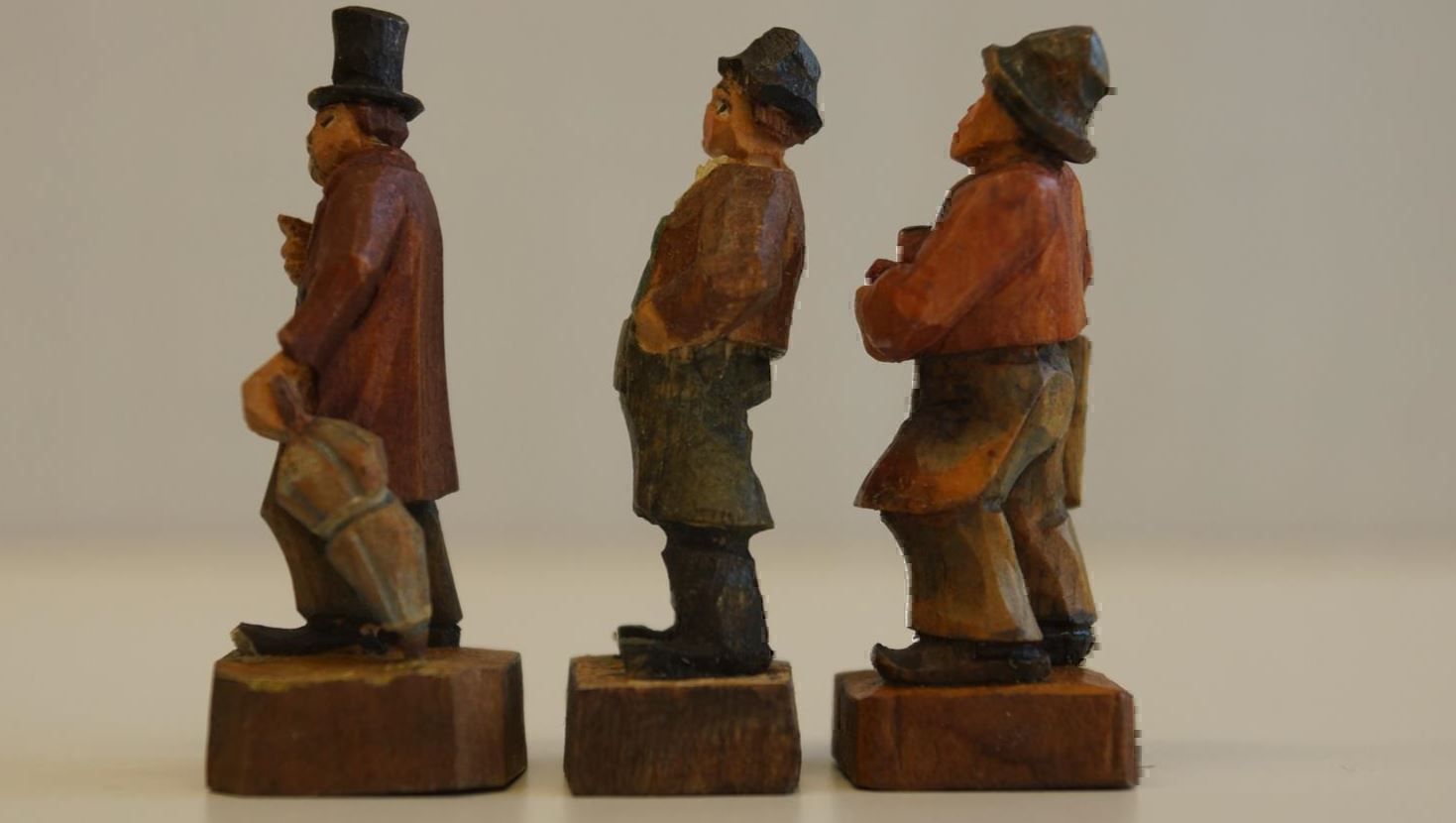Sculture & Statue: 3 Männer, geschnitzt – Nuovo e nell'imballaggio originale da Brienz BE venduto da P.Edelweiss 3
