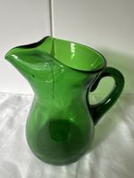 Glaskrug grün mit Henkel guter Zustand 20cm hoch mundgeblase