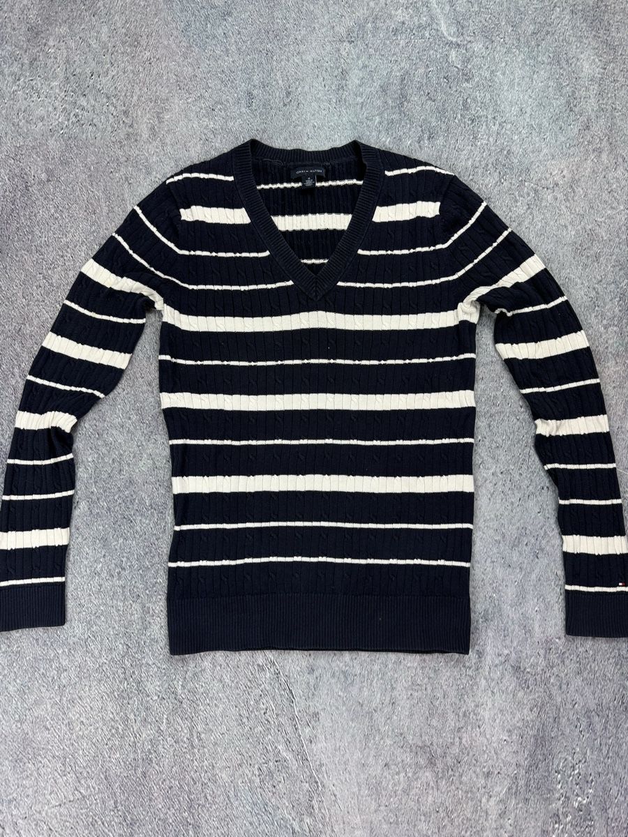 Tommy Hilfiger Pulls & Sweat-shirts: Tommy Hilfiger Pullover gestreift V Ausschnitt Grösse M  – D'occasion à Luzern par kim221080