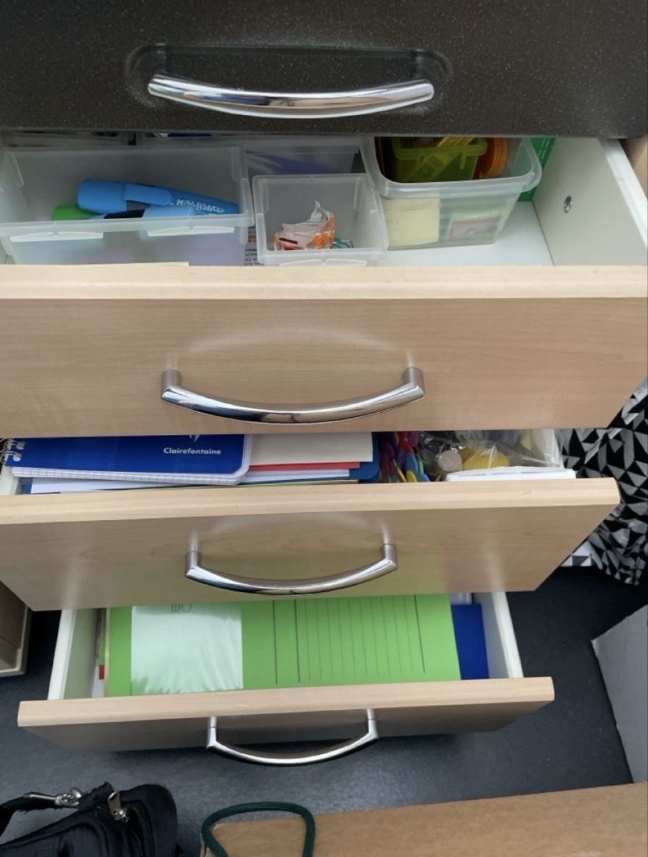 Eléments de bureau: GRATIS Rollcontainer Holzoptik mit 4Schubladen gebraucht – D'occasion à solothurn par Alice72 1
